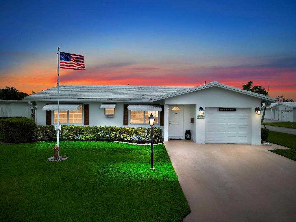 Photo of 810 SW 8 Avenue, Boynton Beach, FL 33426 (MLS # R11105098)