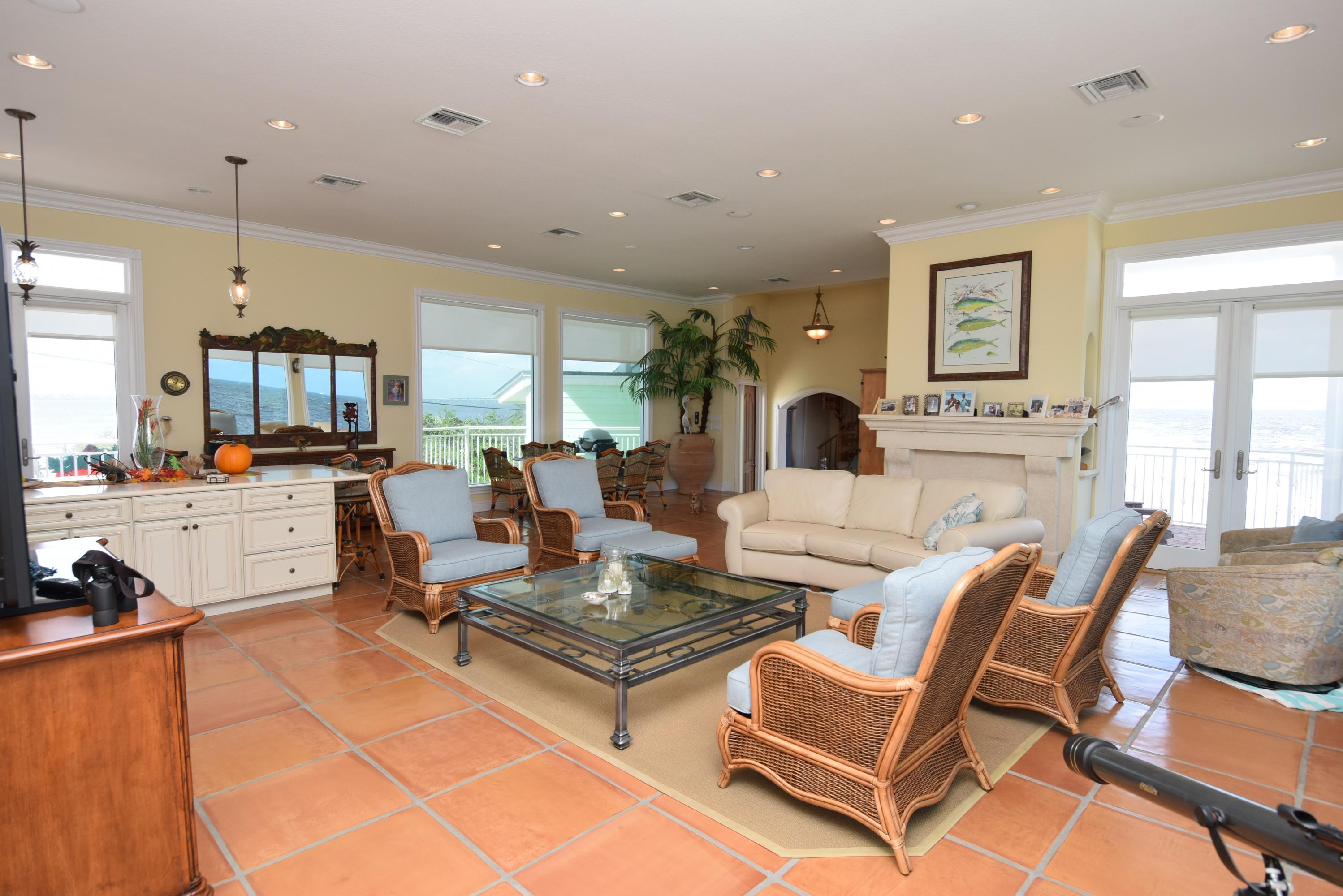 YACHT CLUB BEACH - Residential