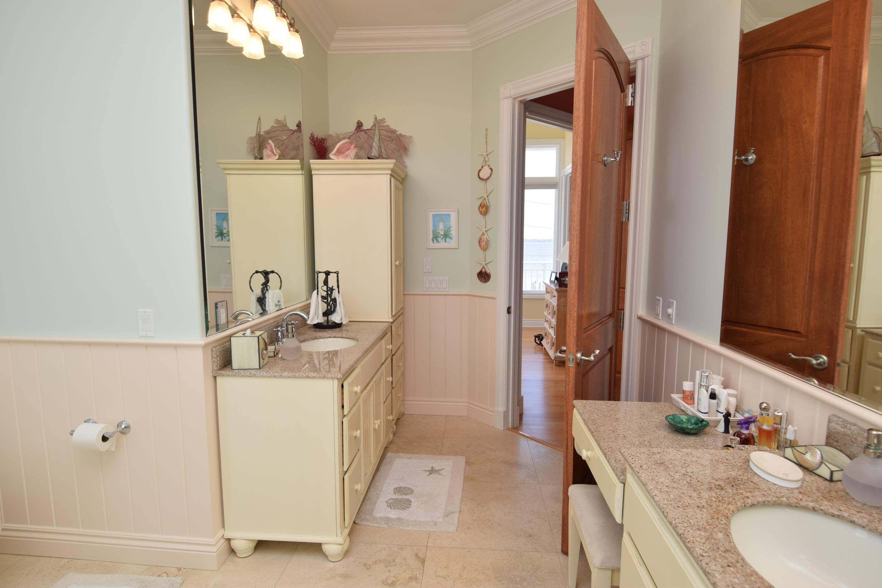 YACHT CLUB BEACH - Residential