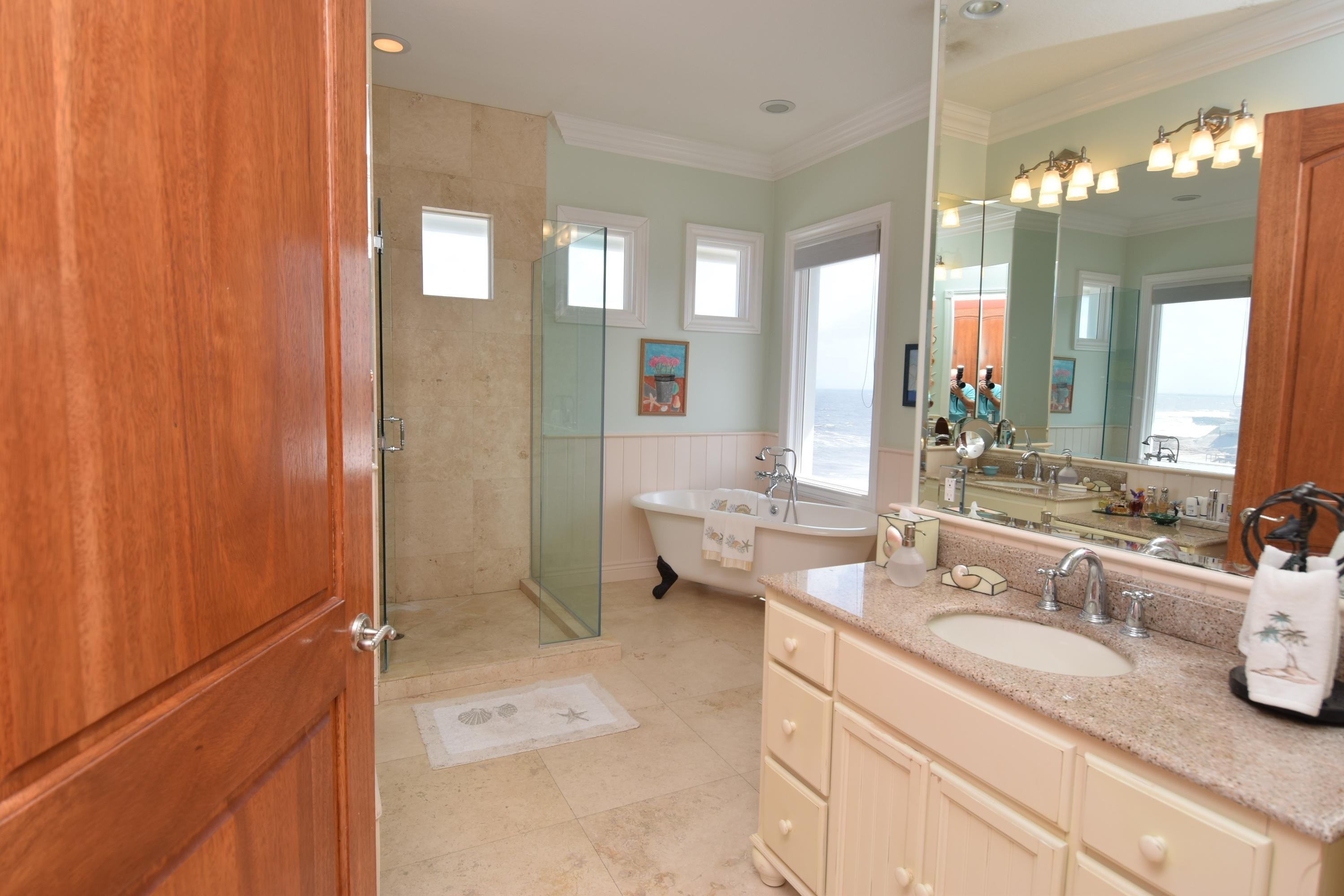 YACHT CLUB BEACH - Residential