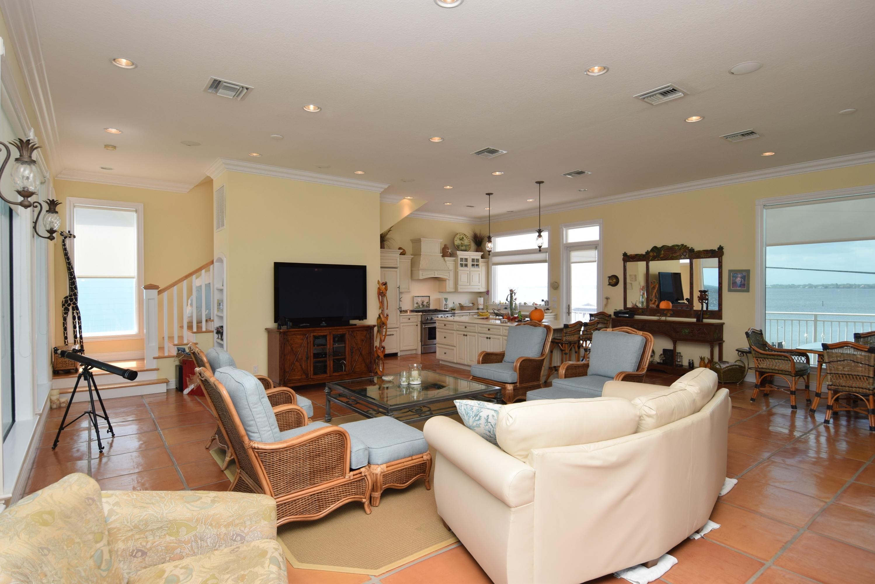 YACHT CLUB BEACH - Residential