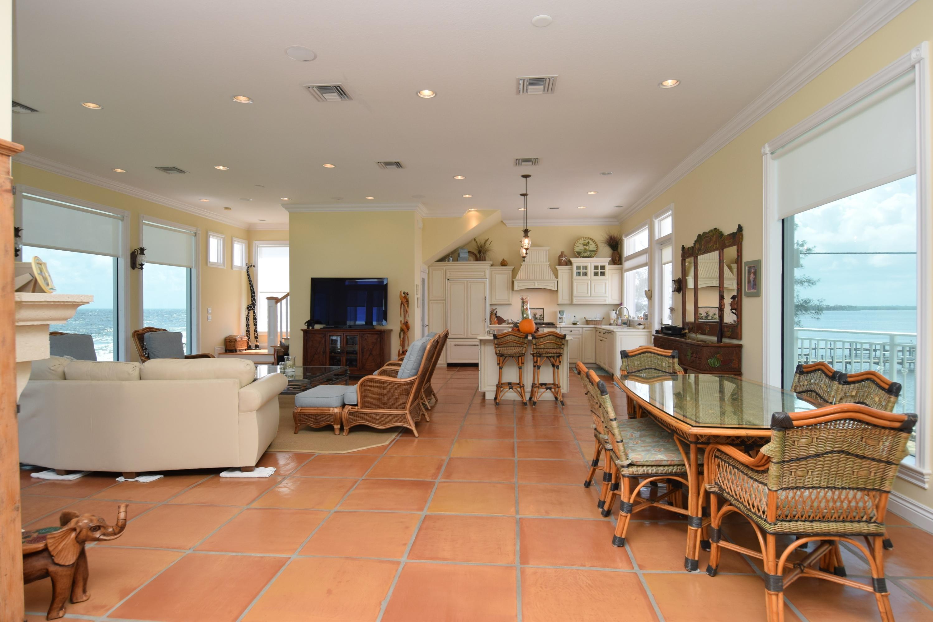 YACHT CLUB BEACH - Residential