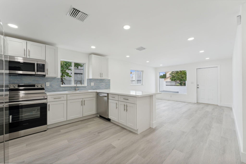 Photo of 465 NW 2nd Terrace, Deerfield Beach, FL 33441 (MLS # R11033544)