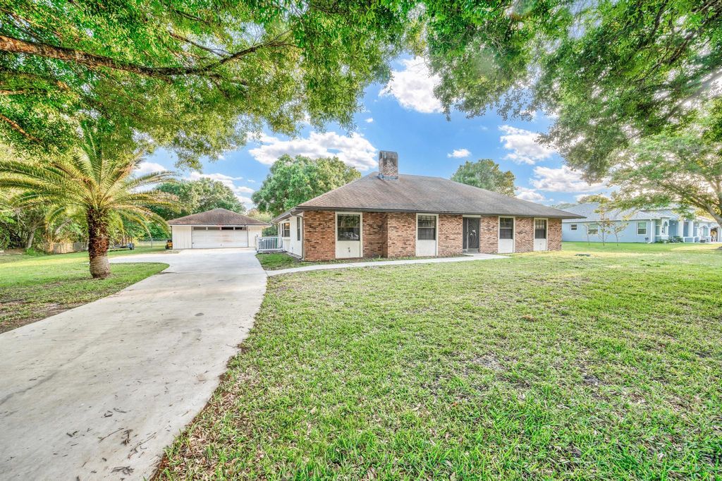 Photo of 795 Woodlands Drive, Fort Pierce, FL 34952 (MLS # R10963552)