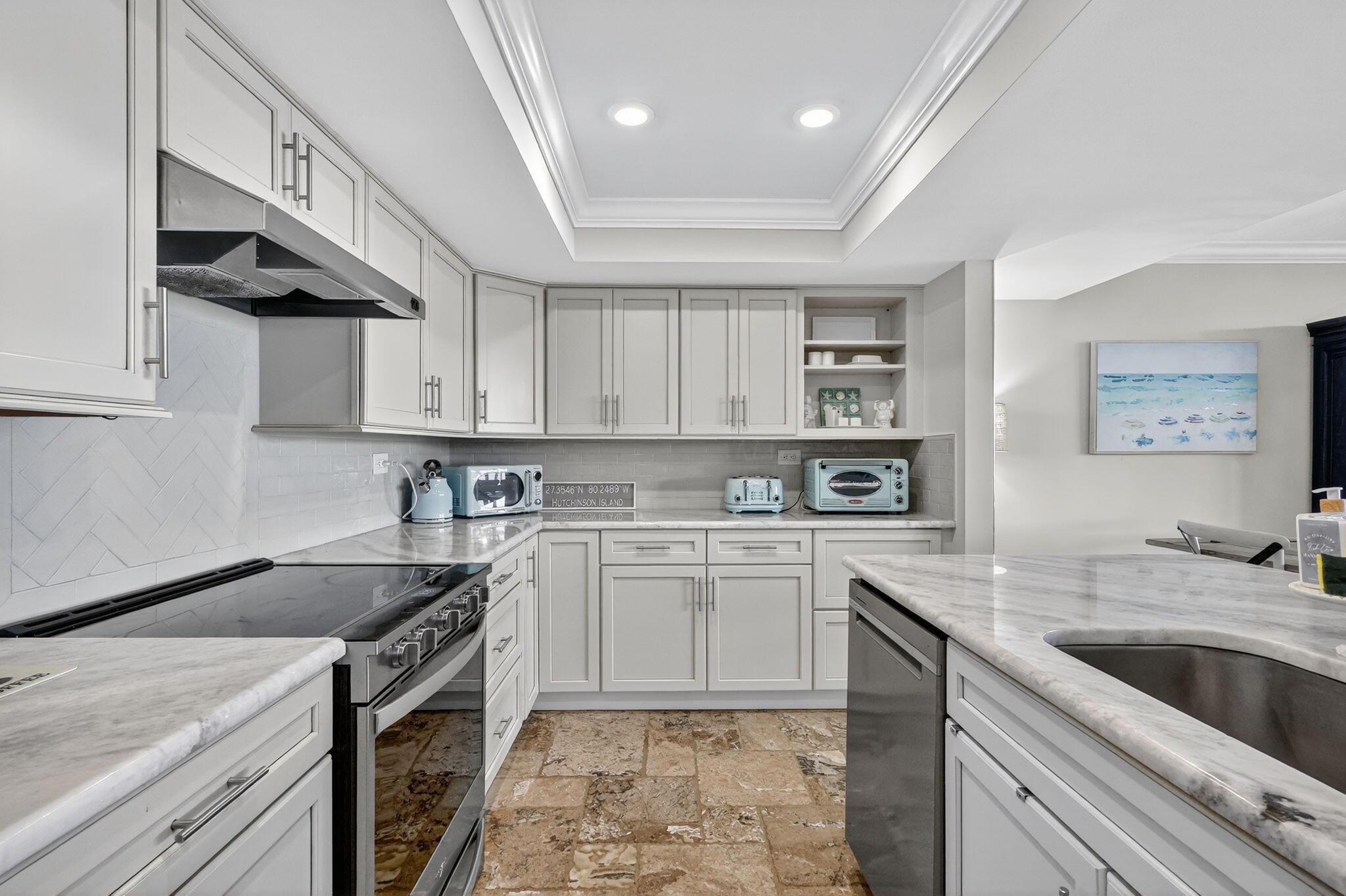 669 NE Plantation Road 404