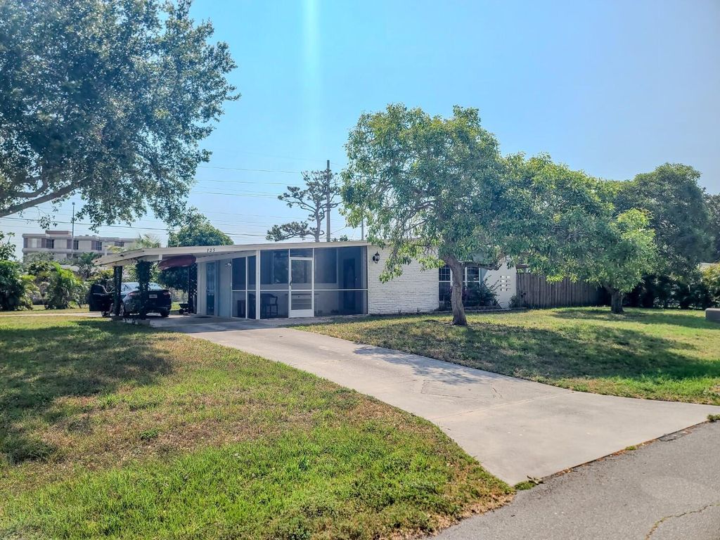Photo of 125 E Arbor Avenue, Port Saint Lucie, FL 34952 (MLS # R10987041)
