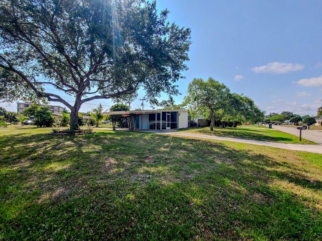 Photo of 125 E Arbor Avenue, Port Saint Lucie, FL 34952 (MLS # R10987041)