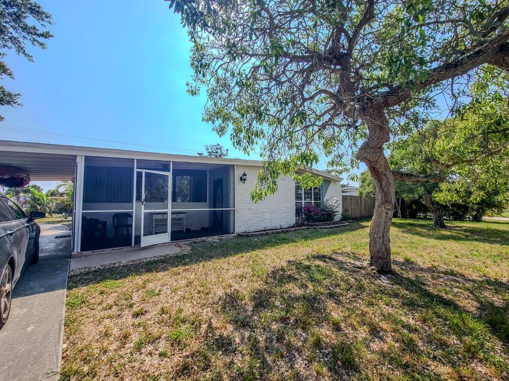 Photo of 125 E Arbor Avenue, Port Saint Lucie, FL 34952 (MLS # R10987041)