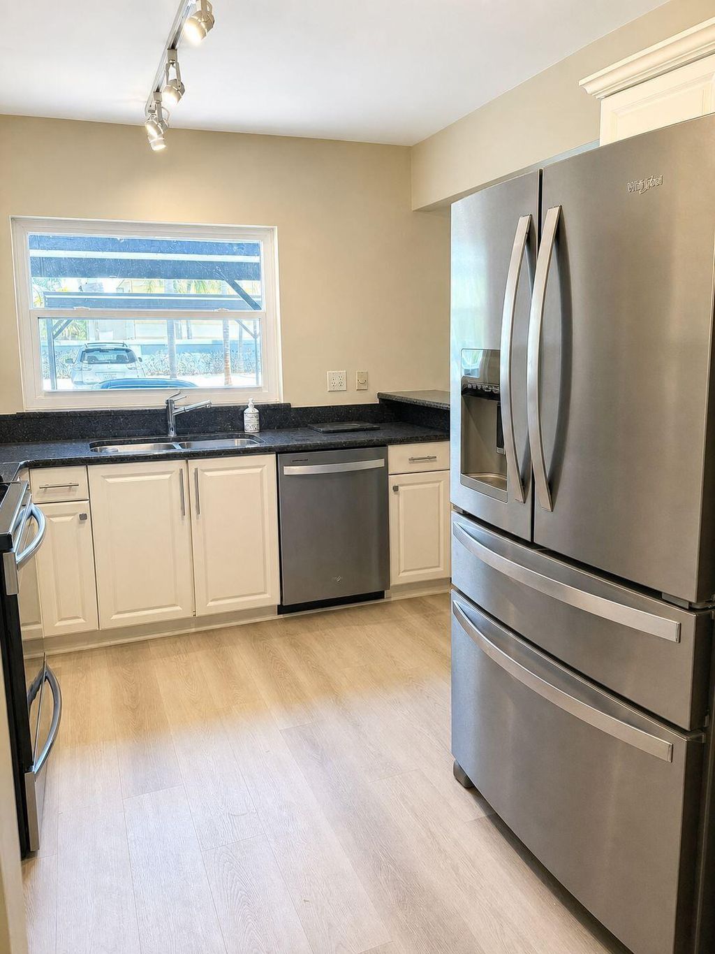 Photo of 1871 SW Palm City Road #G401, Stuart, FL 34994 (MLS # B26032332)