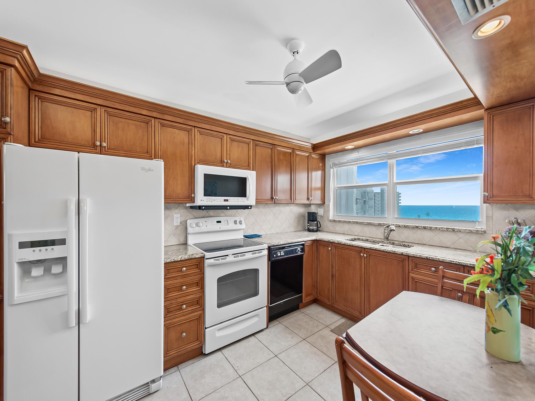 SEAGATE OF HIGHLAND CONDO - Residential