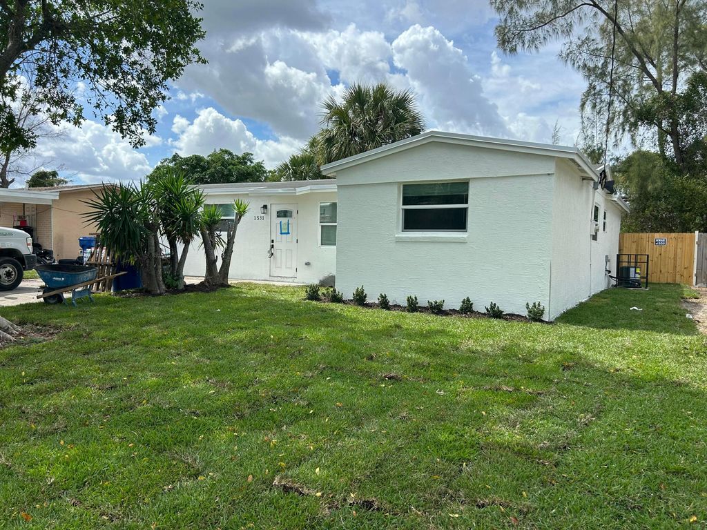 Photo of 1531 W Avenue H W, Riviera Beach, FL 33404 (MLS # B26001129)
