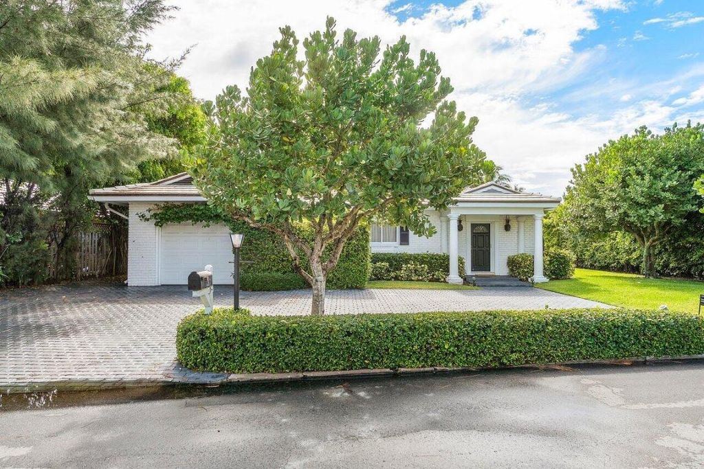 Photo of 1287 N Ocean Way, Palm Beach, FL 33480 (MLS # R10938982)