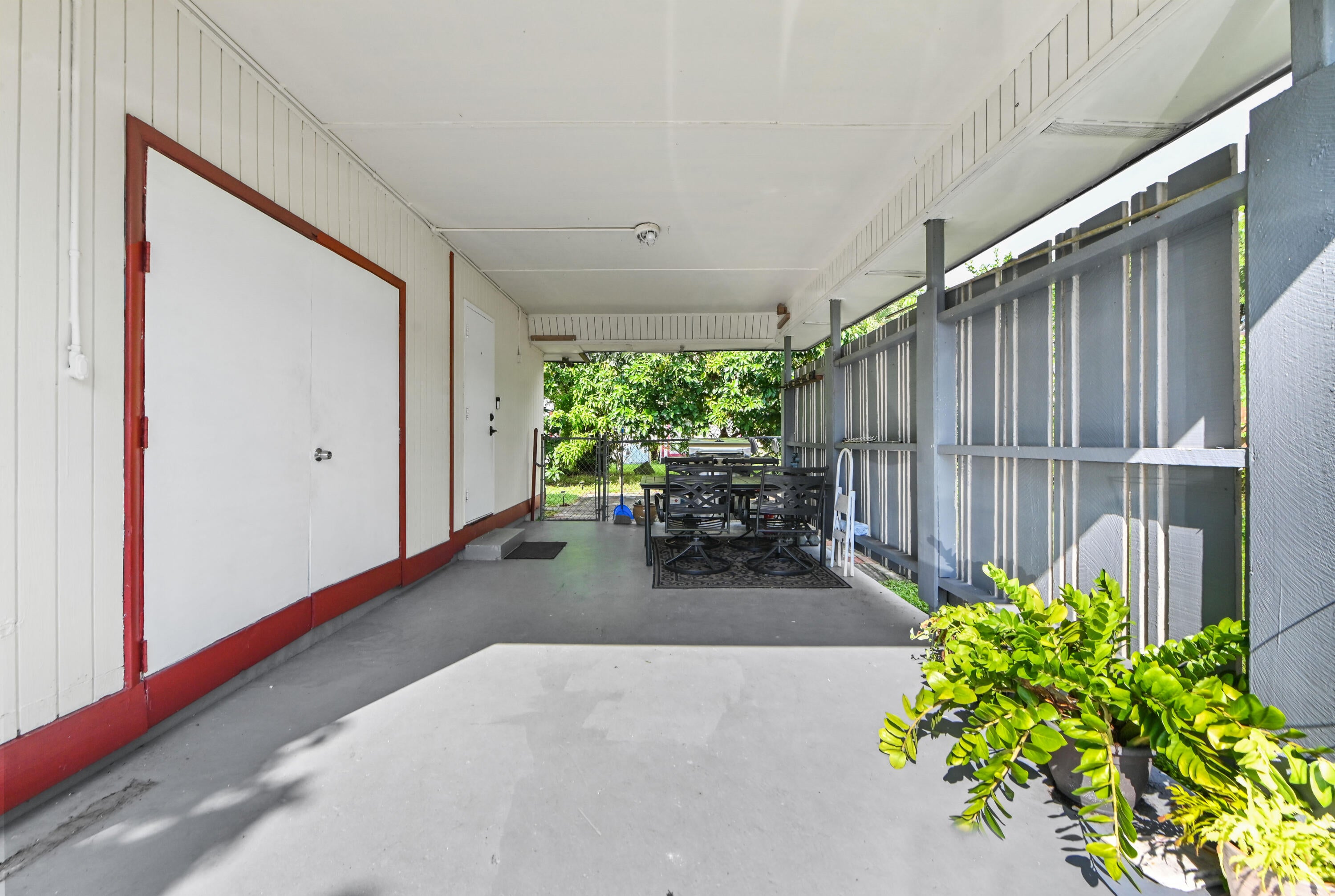 7903 NW 69TH Avenue