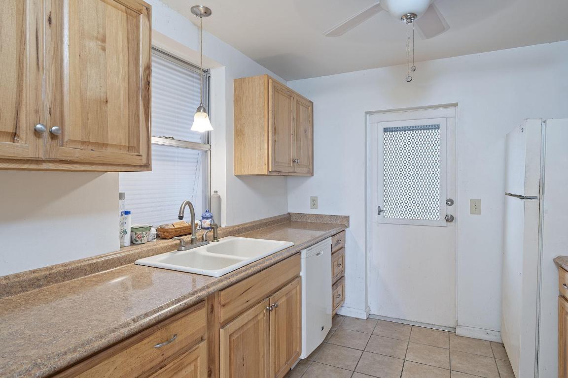 GOLD COAST TOWERS CONDO - Residential