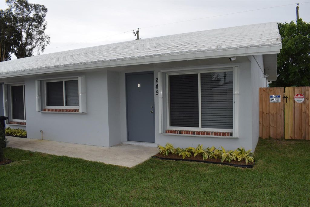 Photo of 949 Fra Mar Place #D, Fort Pierce, FL 34982 (MLS # R11030348)