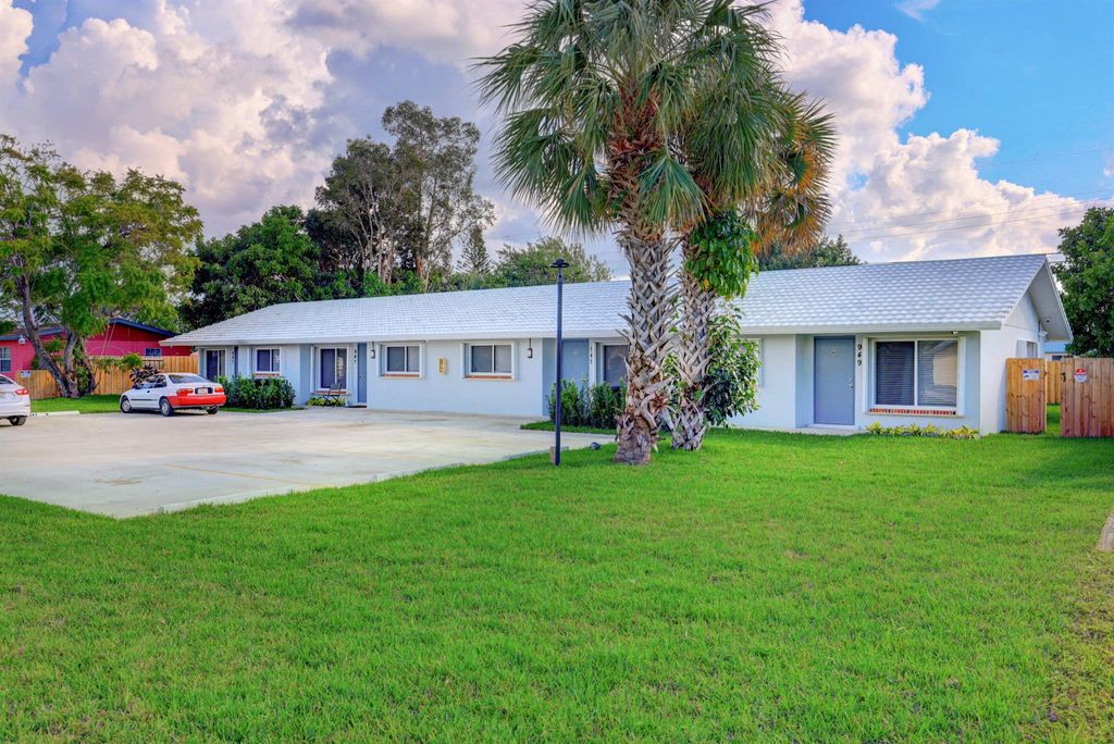 Photo of 949 Fra Mar Place #D, Fort Pierce, FL 34982 (MLS # R11030348)