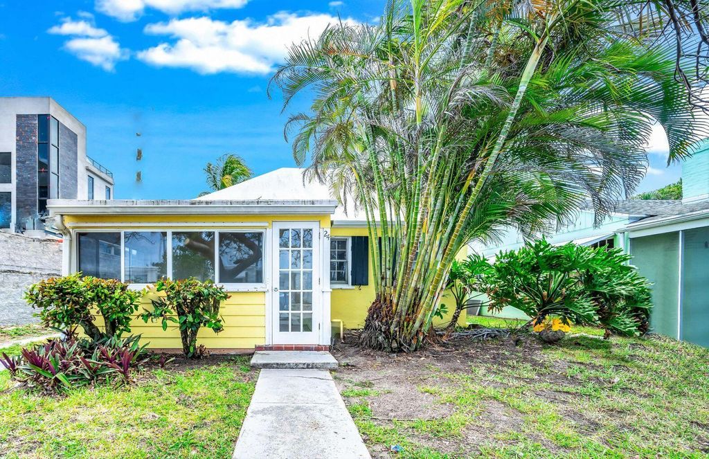 Photo of 24 Briny Breezes Boulevard Blvd, Boynton Beach, FL 33435 (MLS # R10768094)