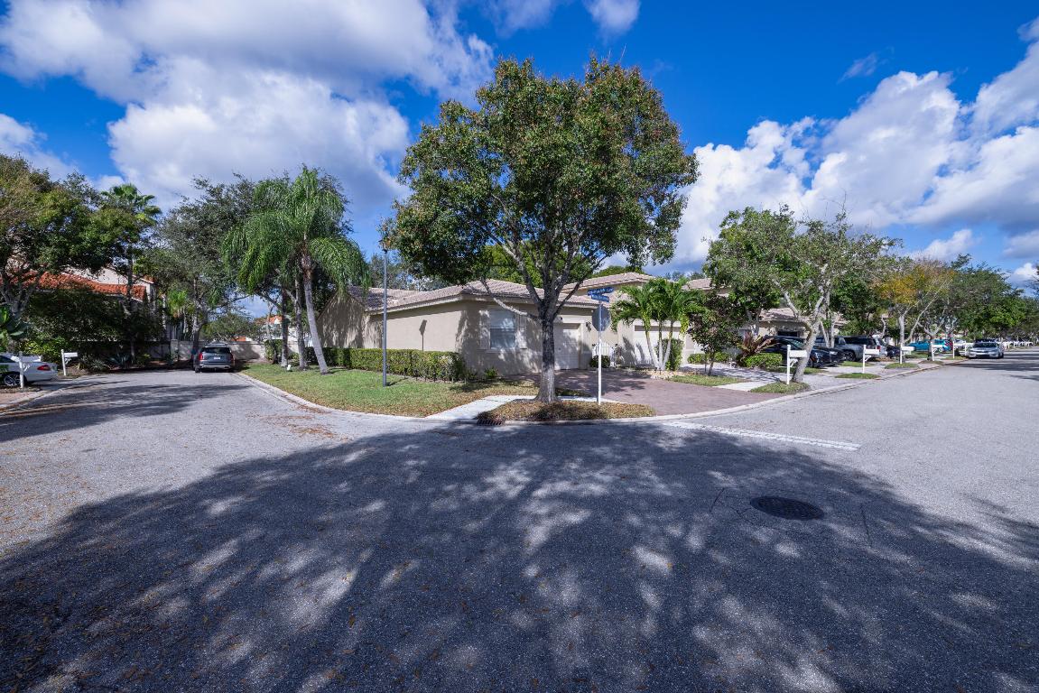 ANDROS ISLES - Residential