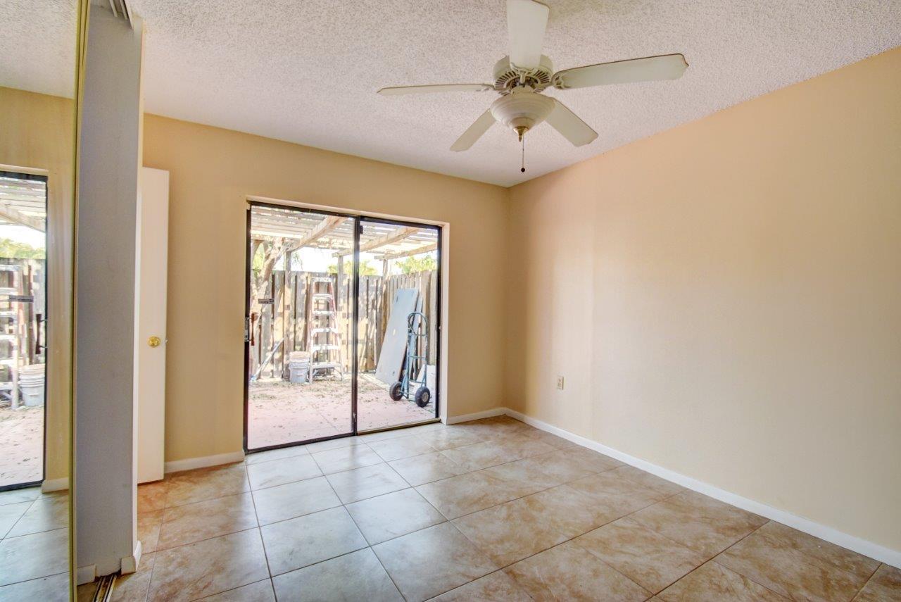 SHERWOOD LAKES - Residential