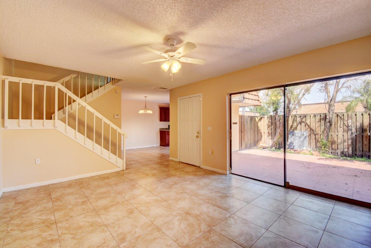 SHERWOOD LAKES - Residential