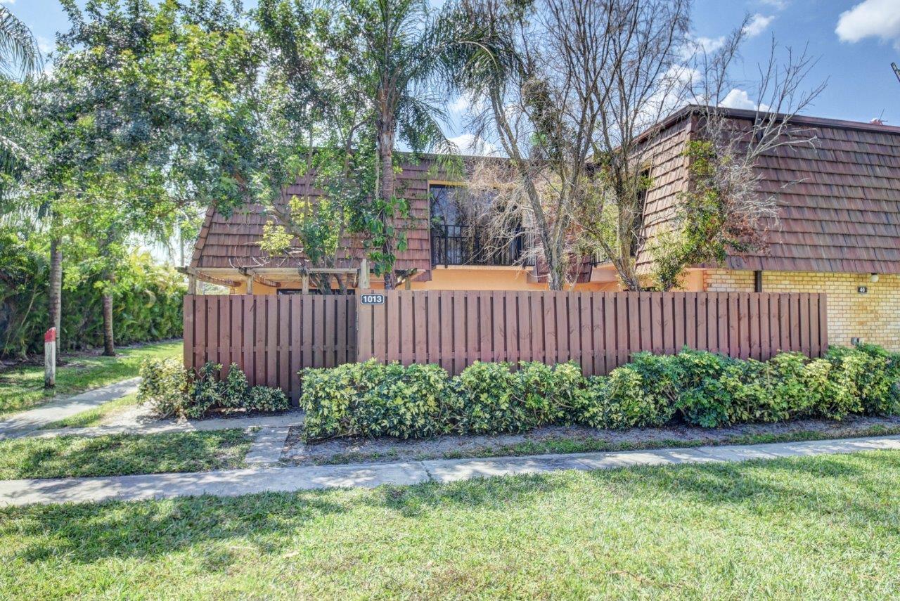 SHERWOOD LAKES - Residential