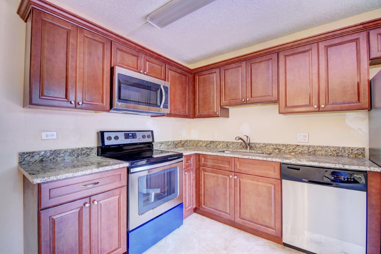 SHERWOOD LAKES - Residential