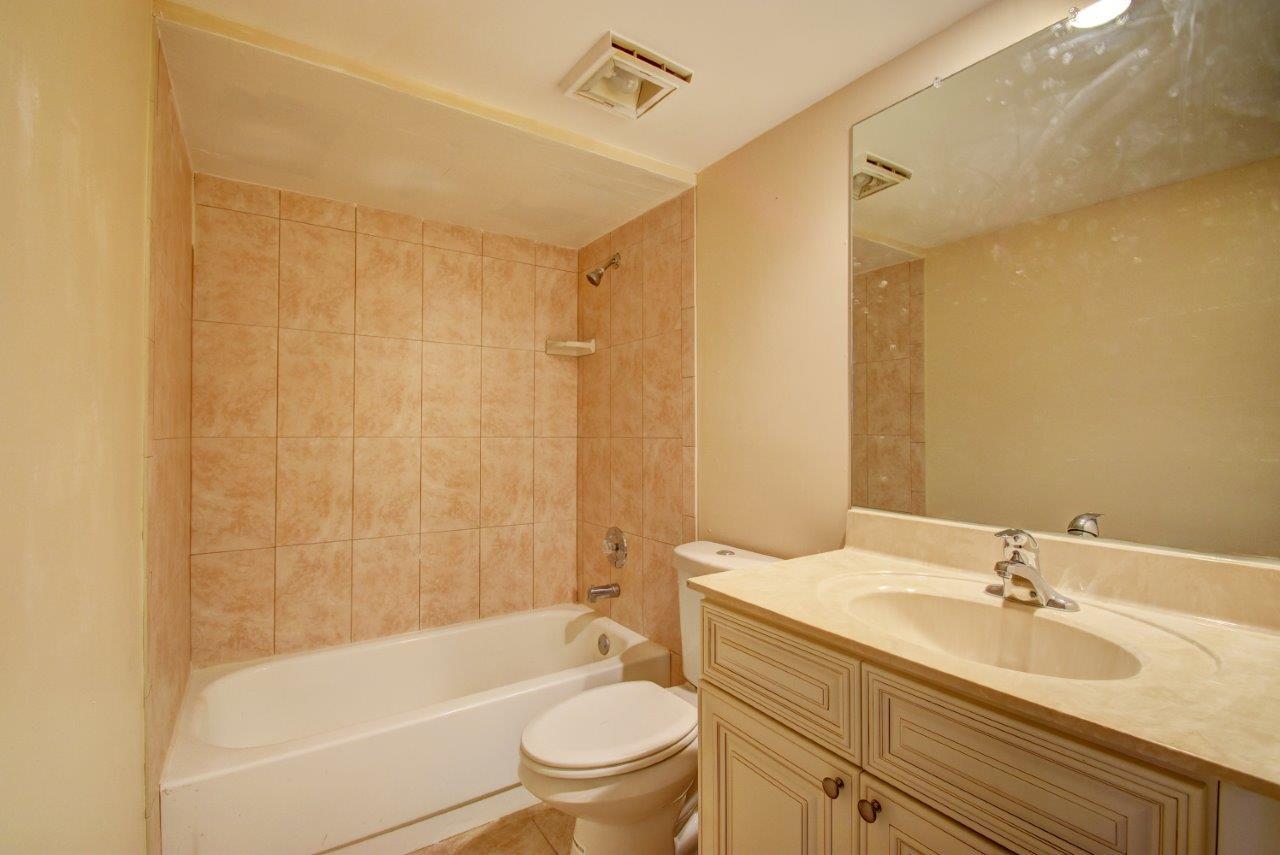 SHERWOOD LAKES - Residential