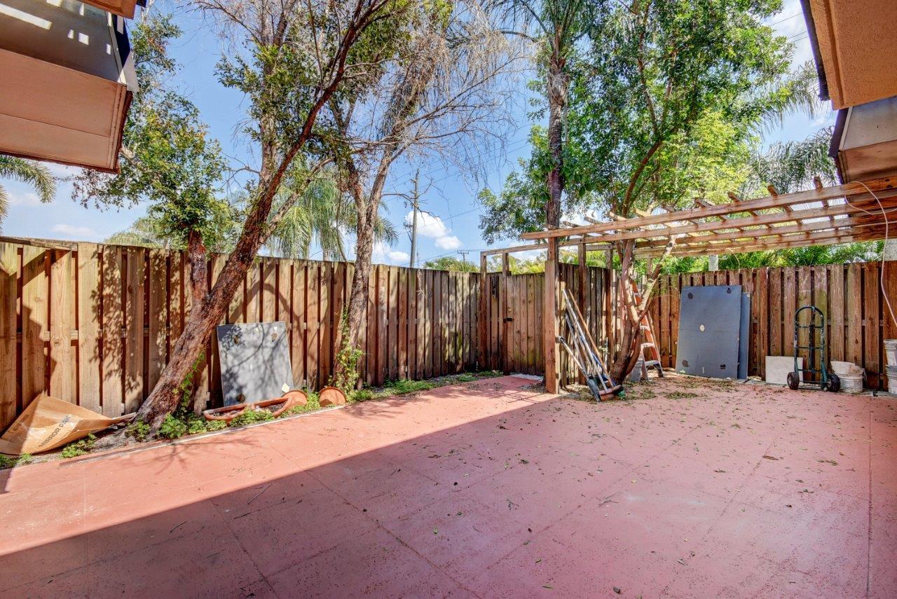 SHERWOOD LAKES - Residential