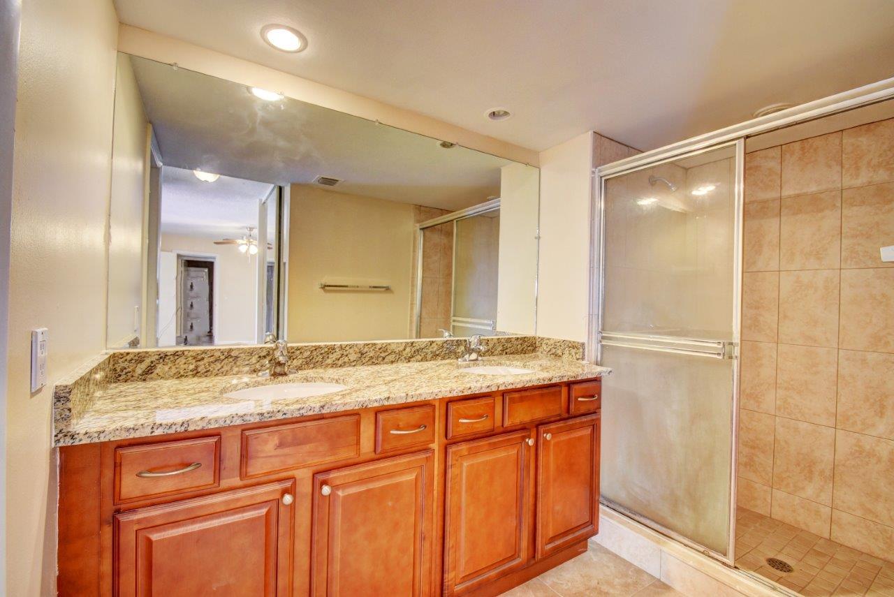 SHERWOOD LAKES - Residential