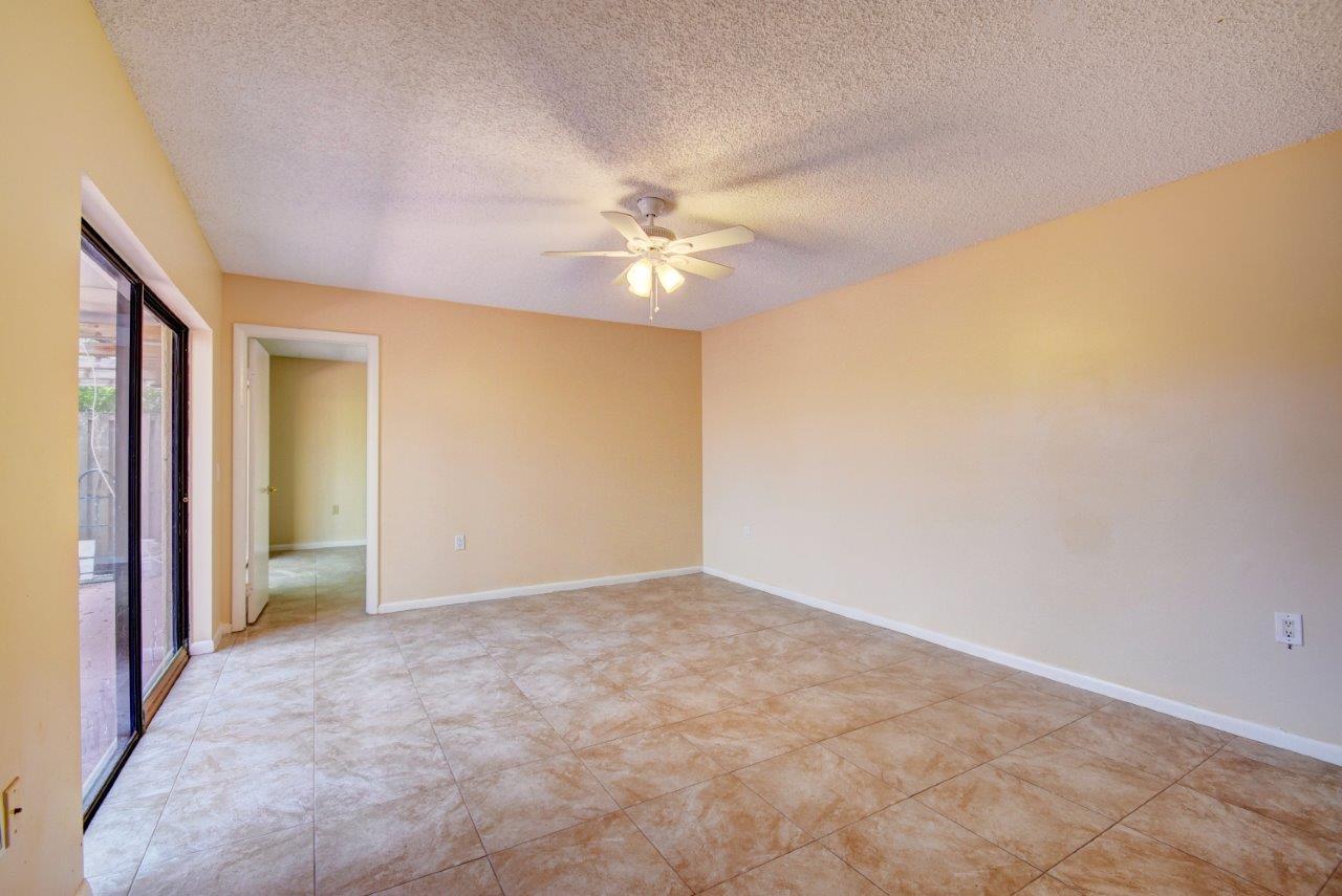 SHERWOOD LAKES - Residential