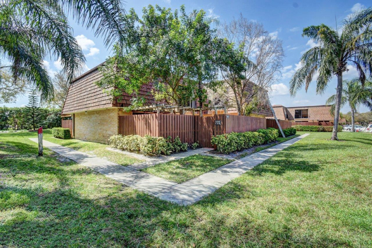 SHERWOOD LAKES - Residential