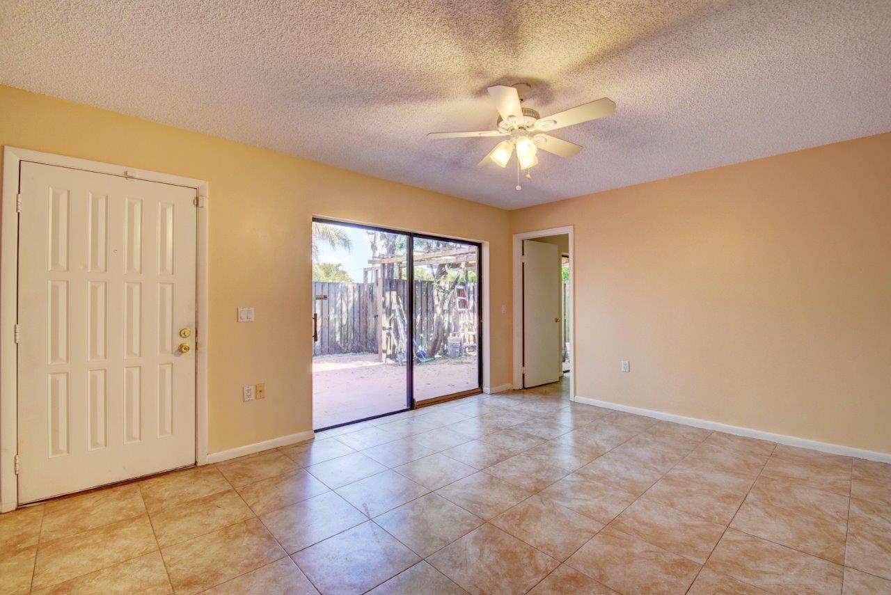 SHERWOOD LAKES - Residential