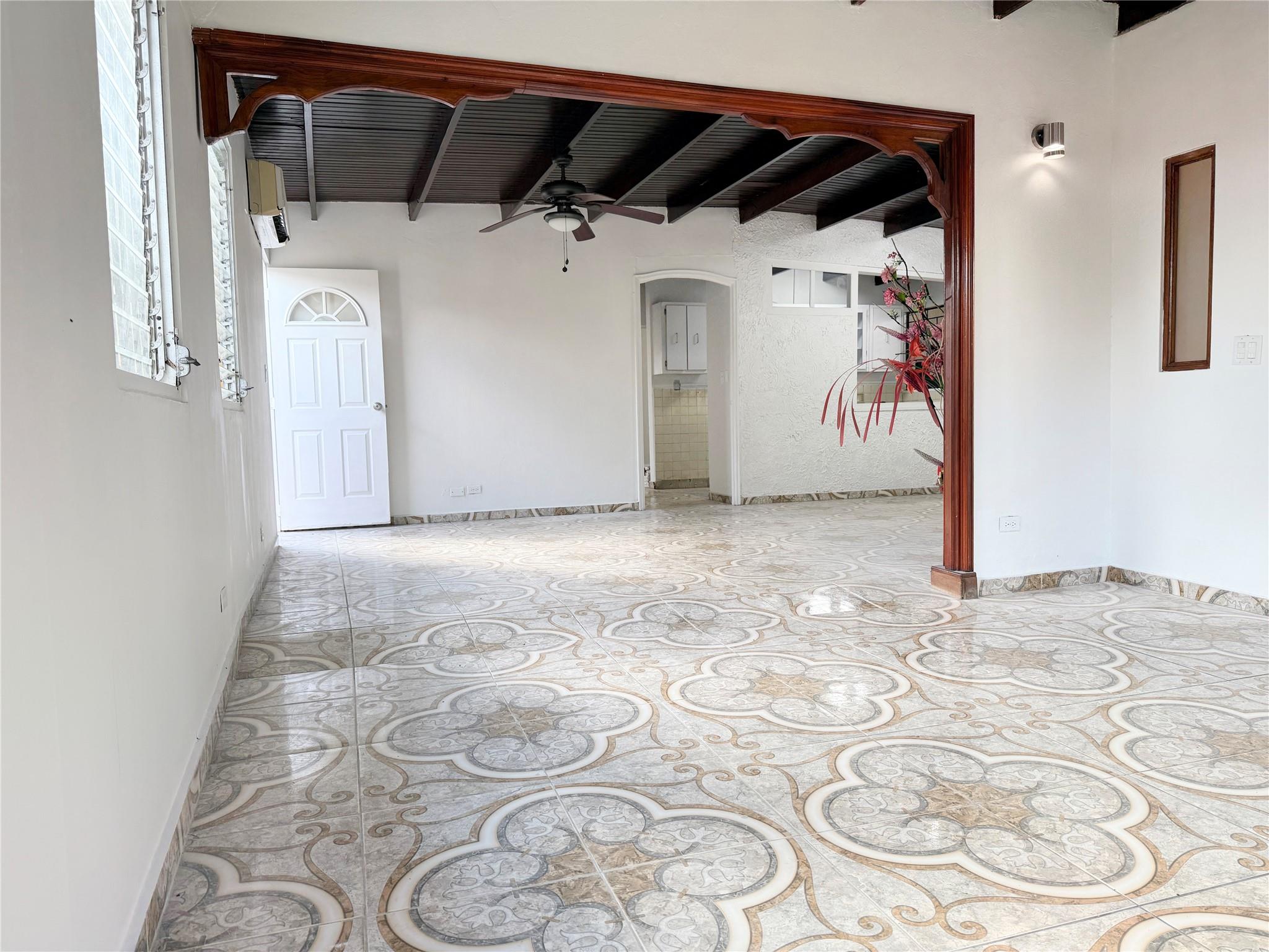 La Gloria - Residential