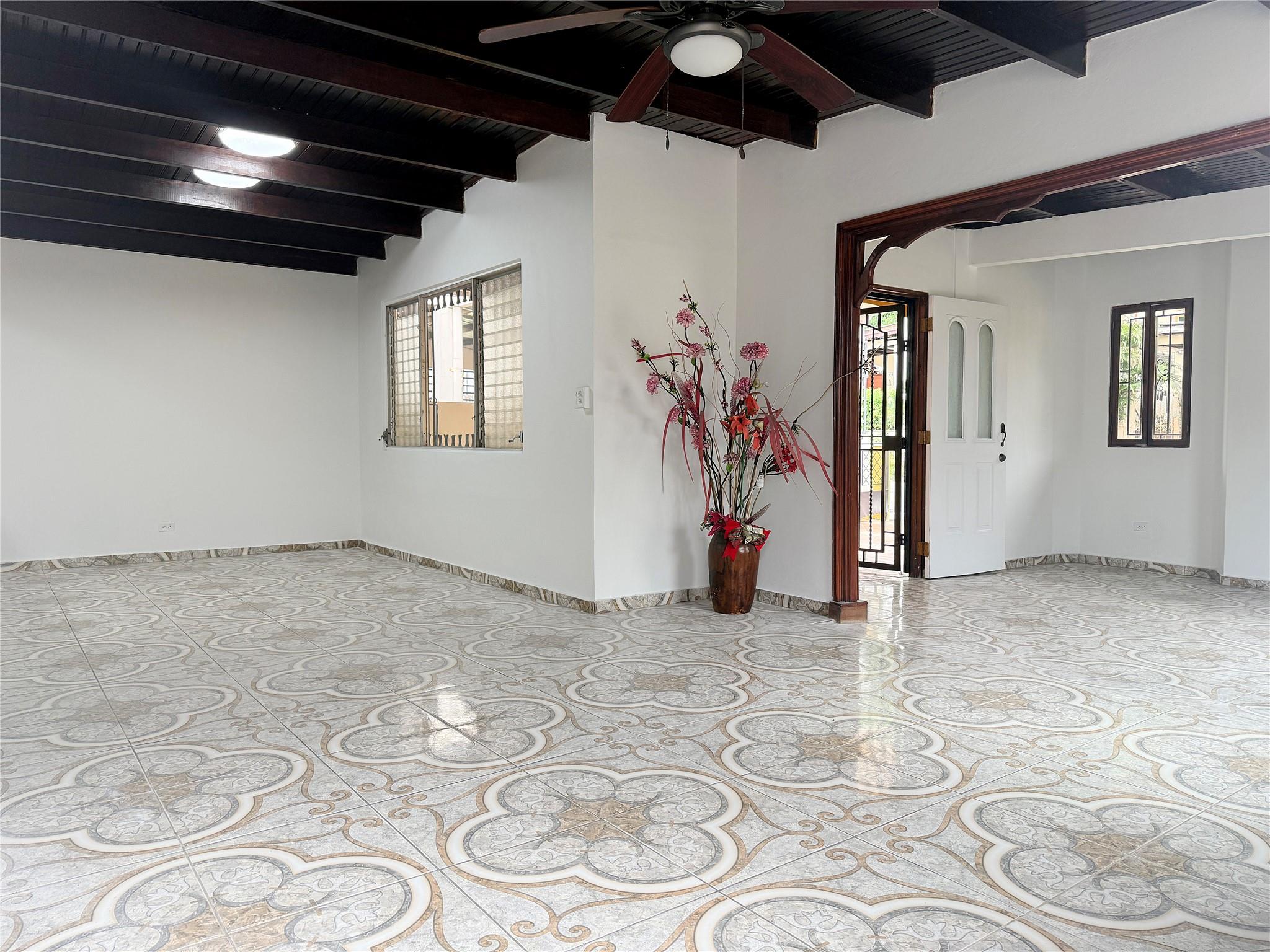 La Gloria - Residential