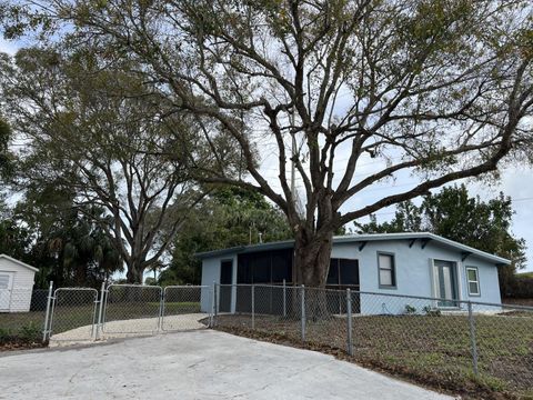 Photo of 202 Southern Avenue, Fort Pierce, FL 34950 (MLS # F10551829)