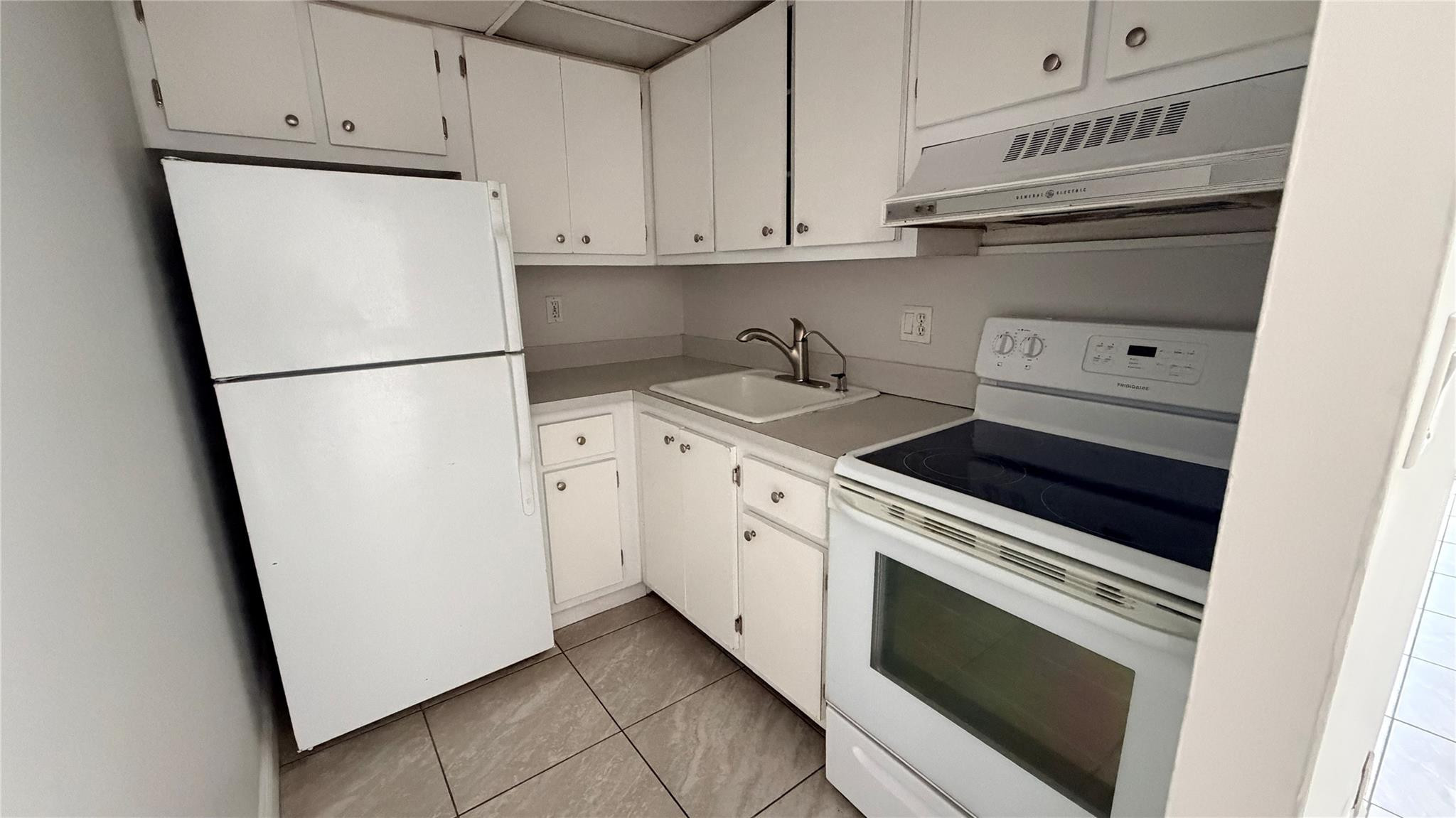 CROMWELL WEST CONDO - Residential Lease