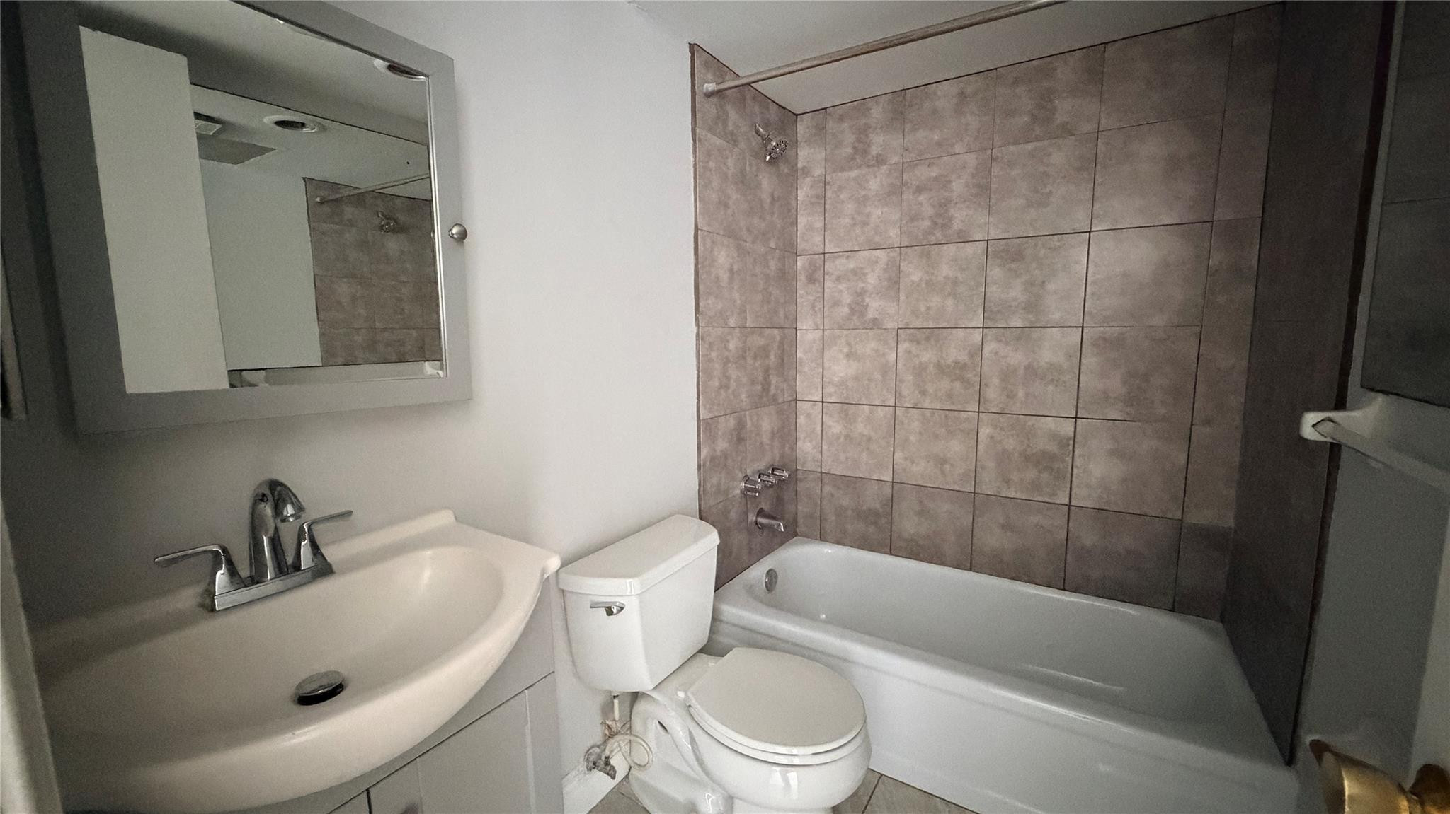 CROMWELL WEST CONDO - Residential Lease