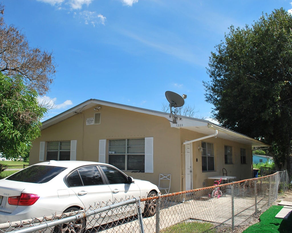 Photo of 1223 MCCRAY Court, Fort Pierce, FL 34950 (MLS # B26081965)