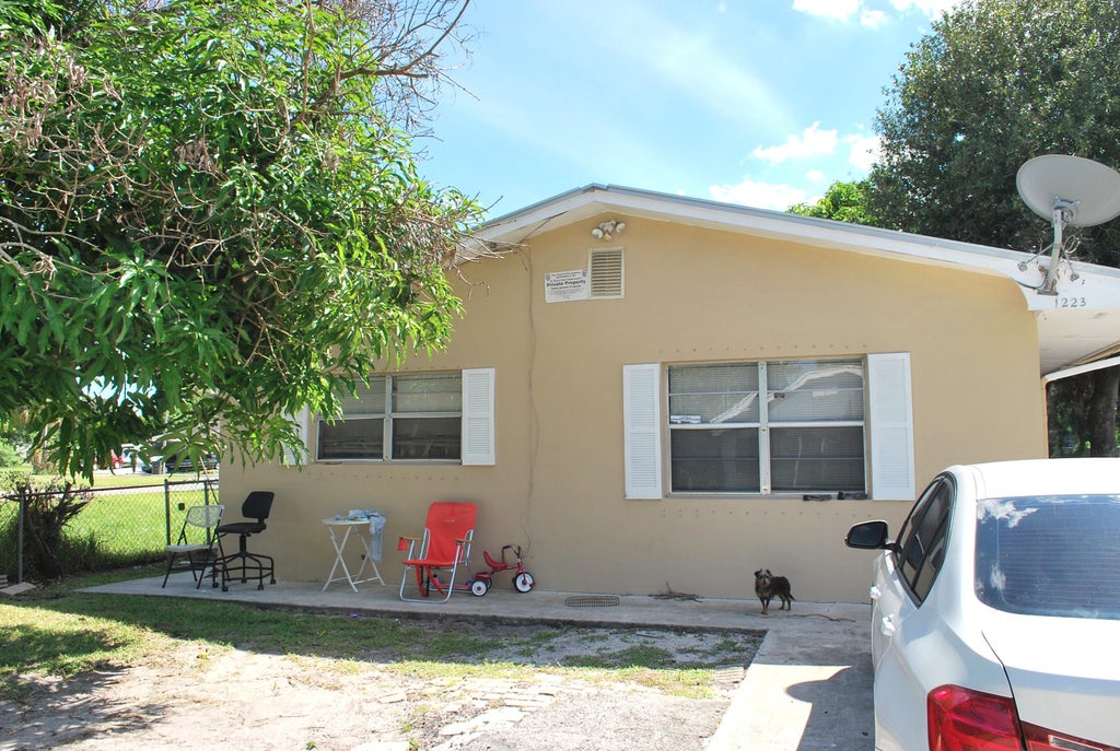 Photo of 1223 MCCRAY Court, Fort Pierce, FL 34950 (MLS # B26081965)