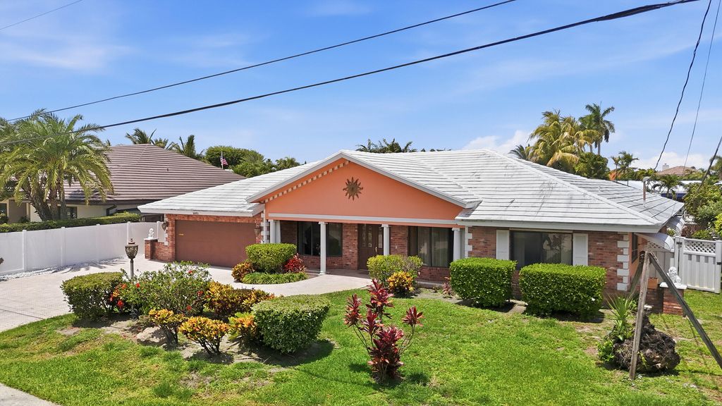 Photo of 3021 NE 40th Court, Fort Lauderdale, FL 33308 (MLS # B26022259)