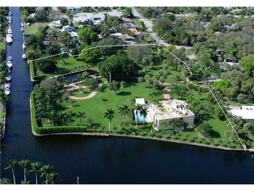 Located on the banks of the New River this unique property (4.56 acre land) enjoys a park like setting with 1,127 +/-of deep water frontage perfect for protected multi vessel dockage.Perfect site for a signature estate, major refurbishment of the existing  residence or sub-division/development into an enclave of luxury custom residences. Waterfrontage includes a deeded boat slip of 200 x 60 Feet. Please call for survey & further information. Close to downtown & I95.