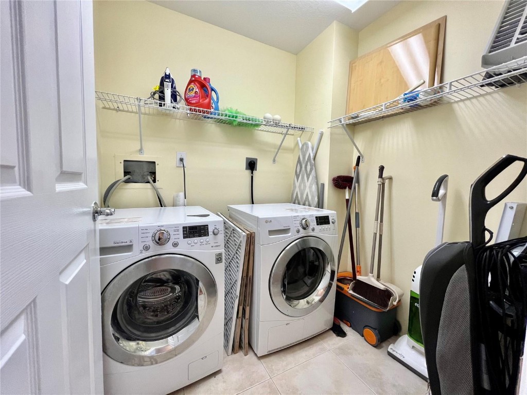 RENAISSANCE ON THE OCEAN - Residential Lease