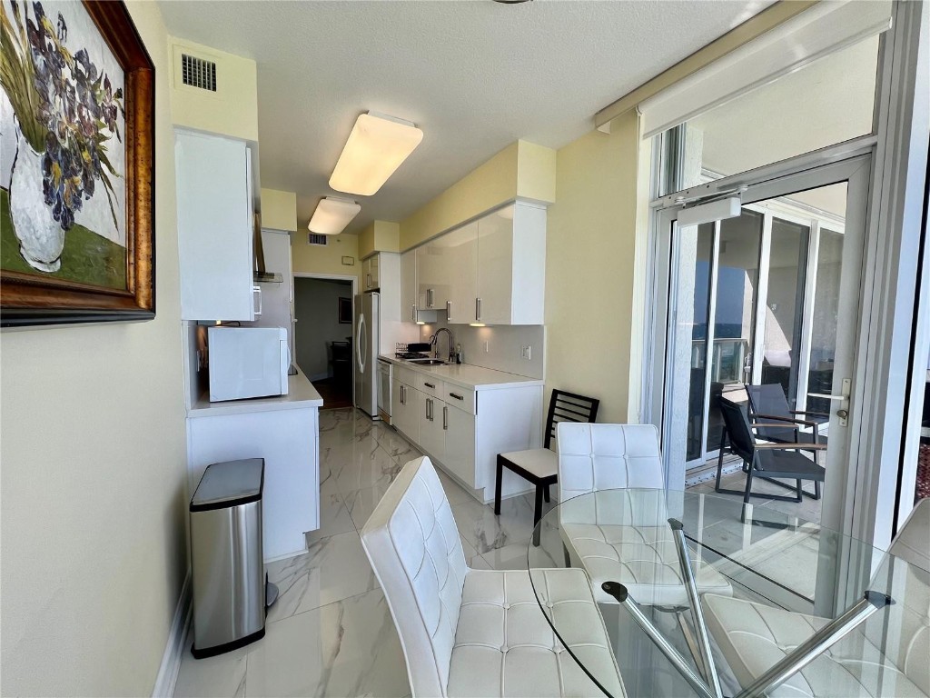 RENAISSANCE ON THE OCEAN - Residential Lease