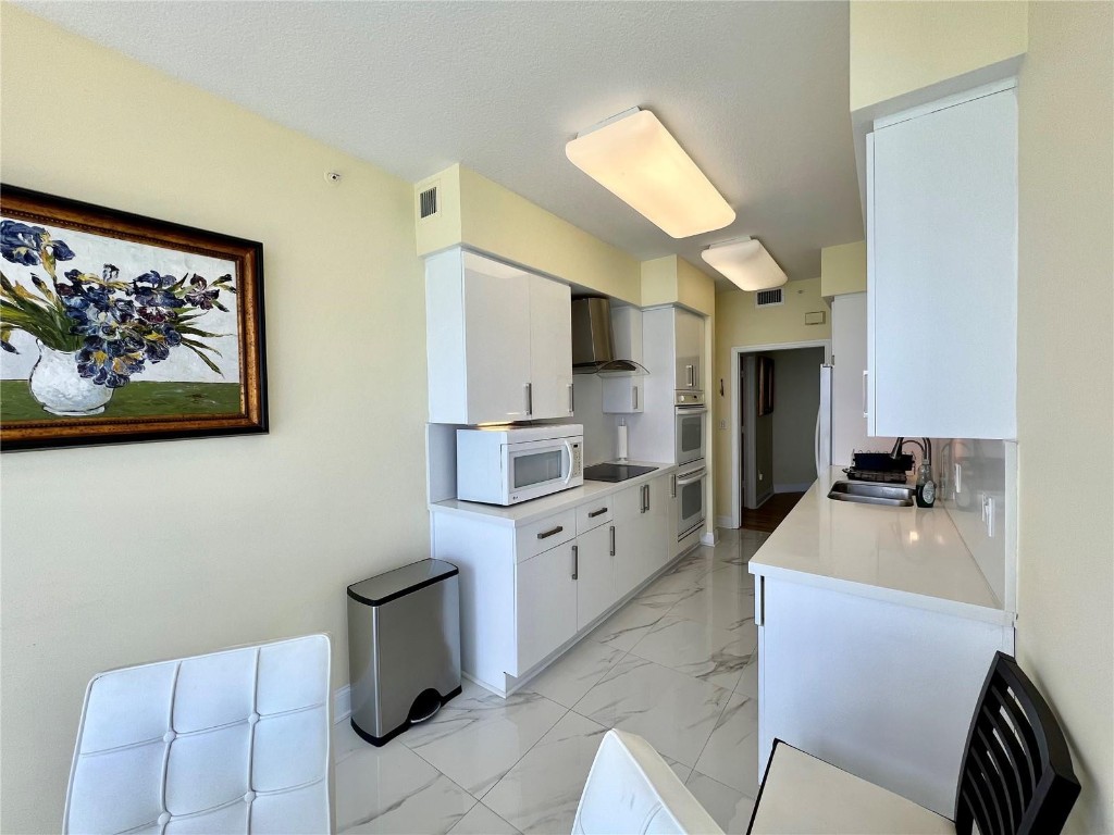 RENAISSANCE ON THE OCEAN - Residential Lease