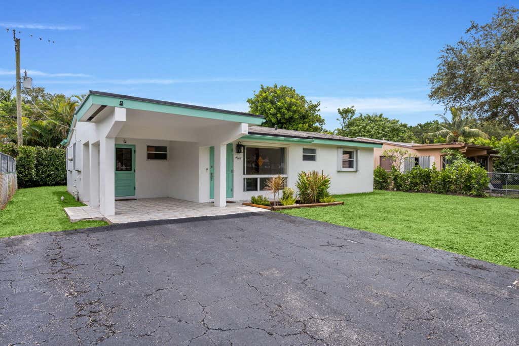 Photo of 4987 SW 25th Avenue, Dania Beach, FL 33312 (MLS # B26061632)