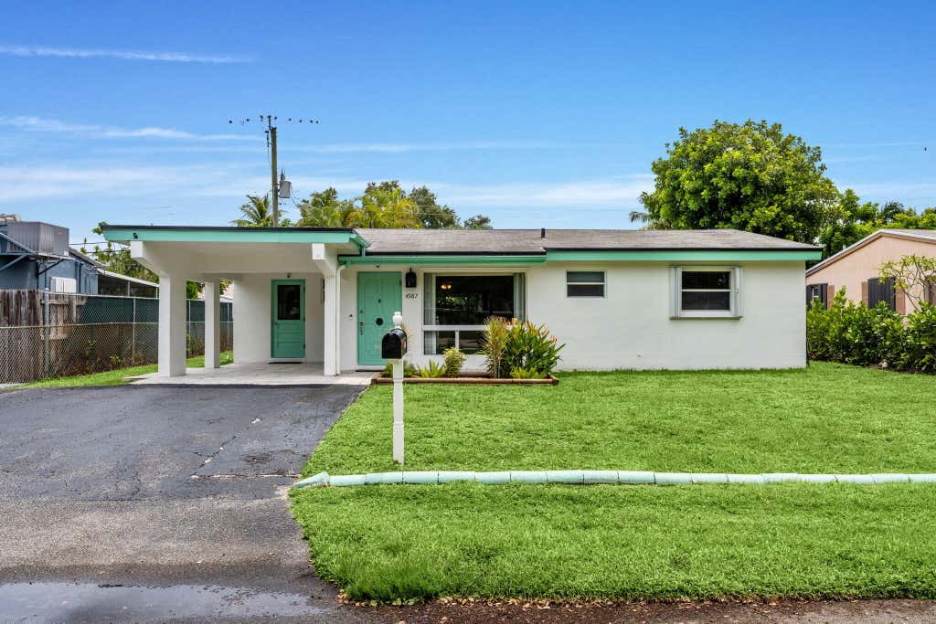 Photo of 4987 SW 25th Avenue, Dania Beach, FL 33312 (MLS # B26061632)