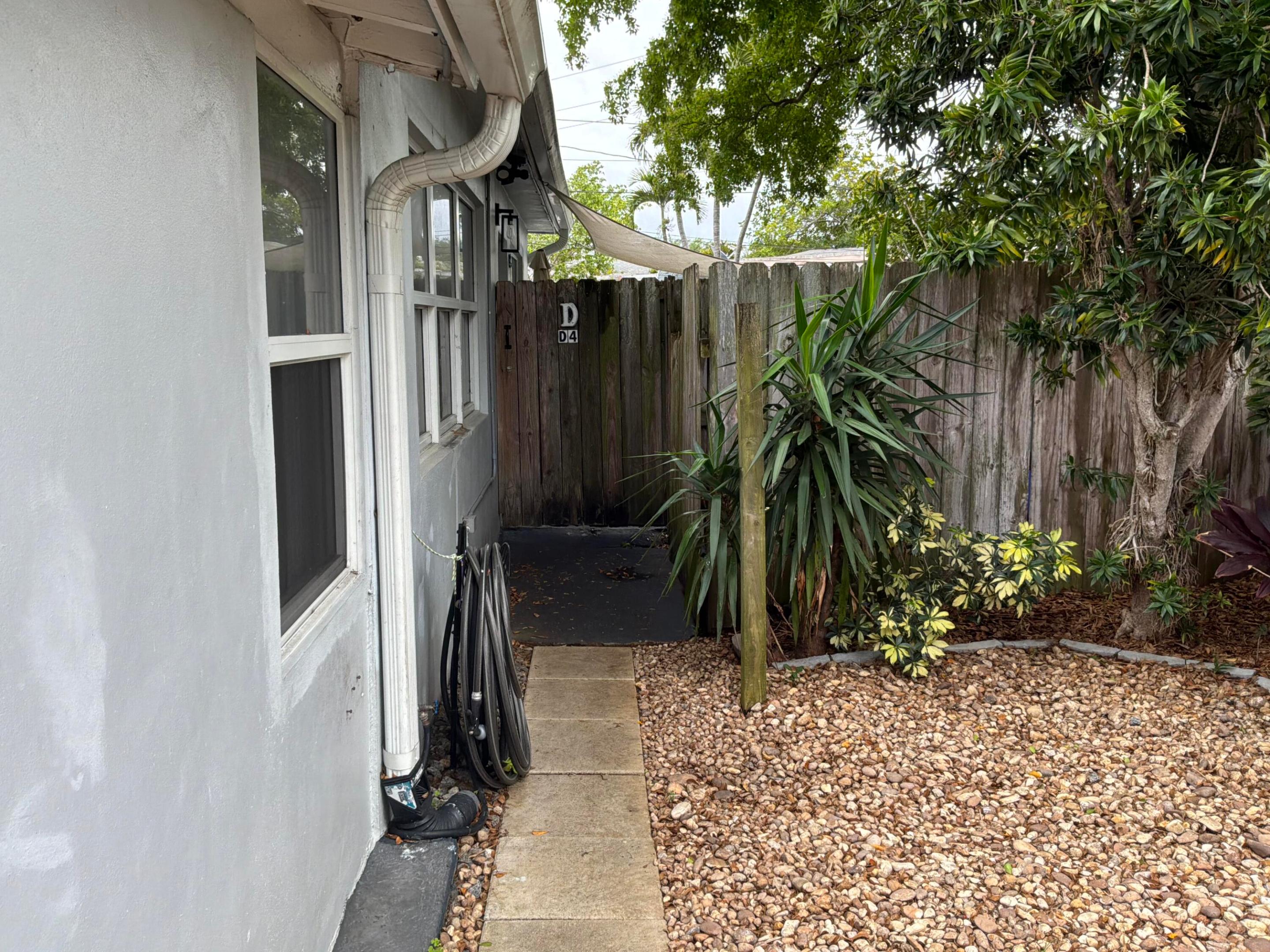 LAUDERDALE PARK 6-33 1/2 - Residential Income