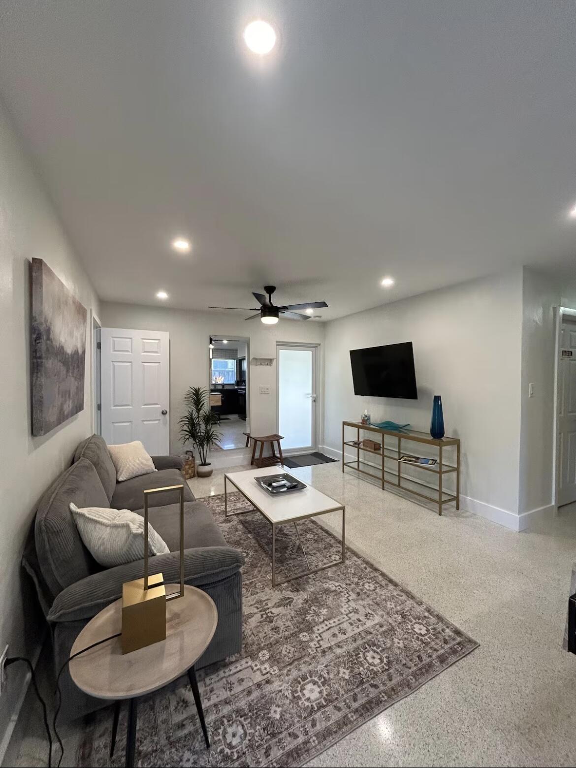 LAUDERDALE PARK 6-33 1/2 - Residential Income