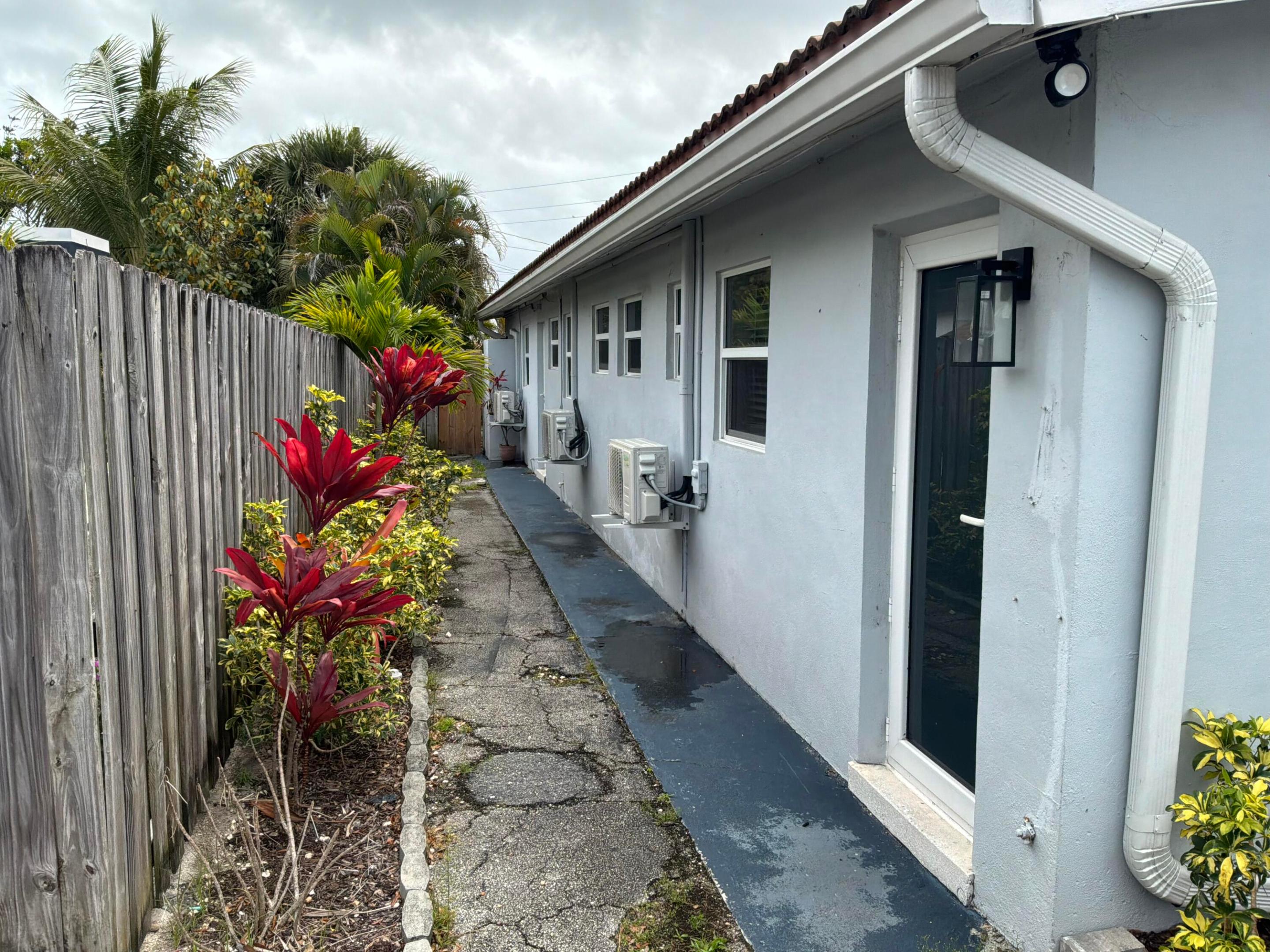 LAUDERDALE PARK 6-33 1/2 - Residential Income