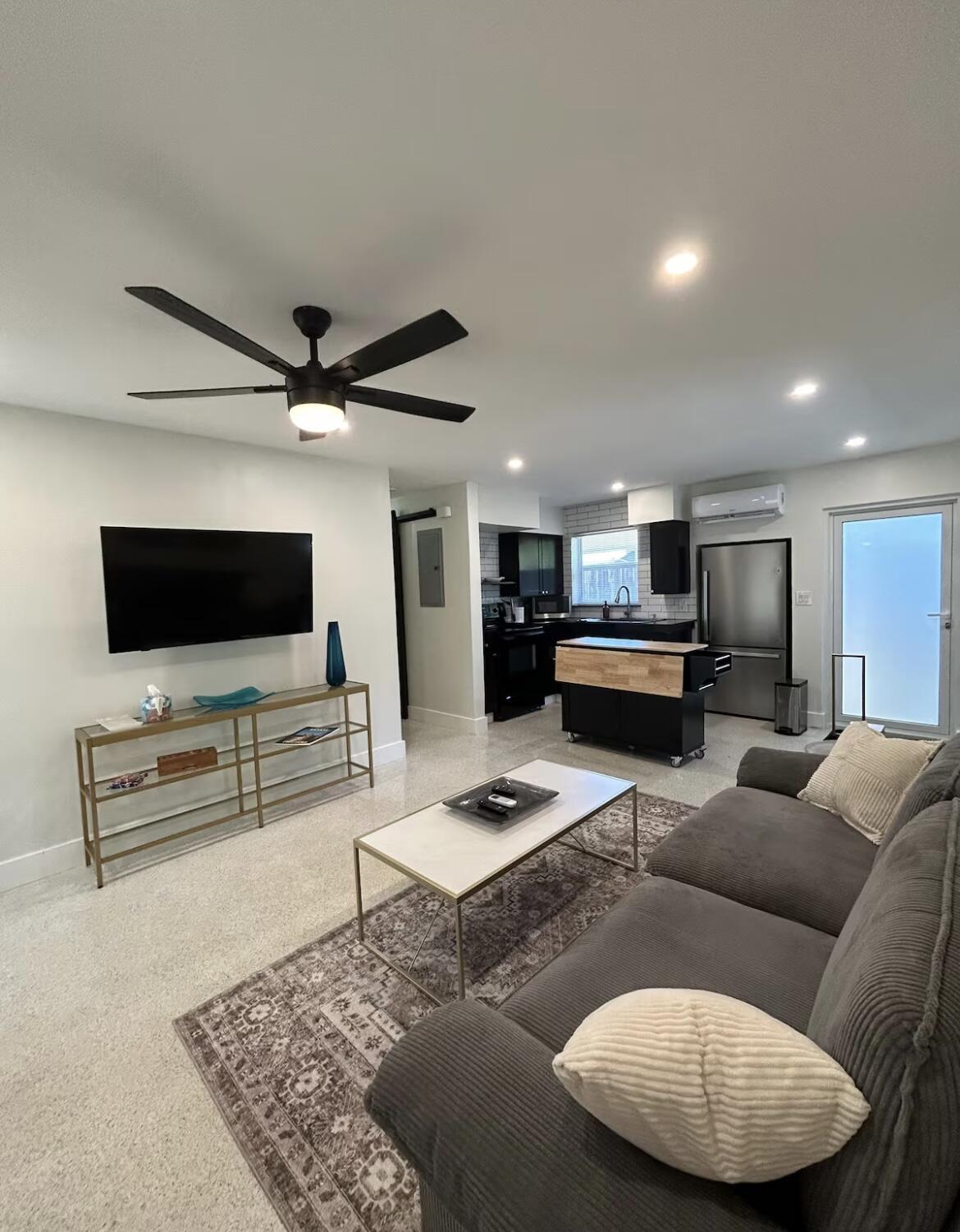 LAUDERDALE PARK 6-33 1/2 - Residential Income